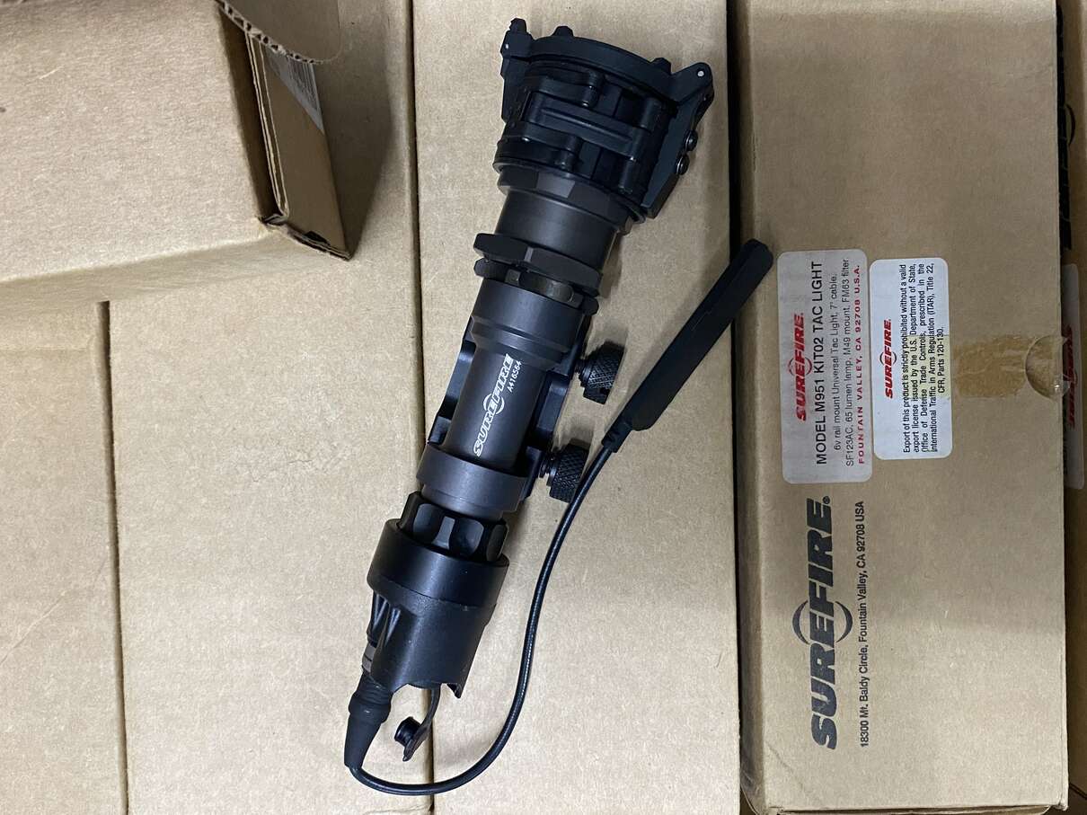Surefire M591 WEAPON LIGHT NEW OLD STOCK