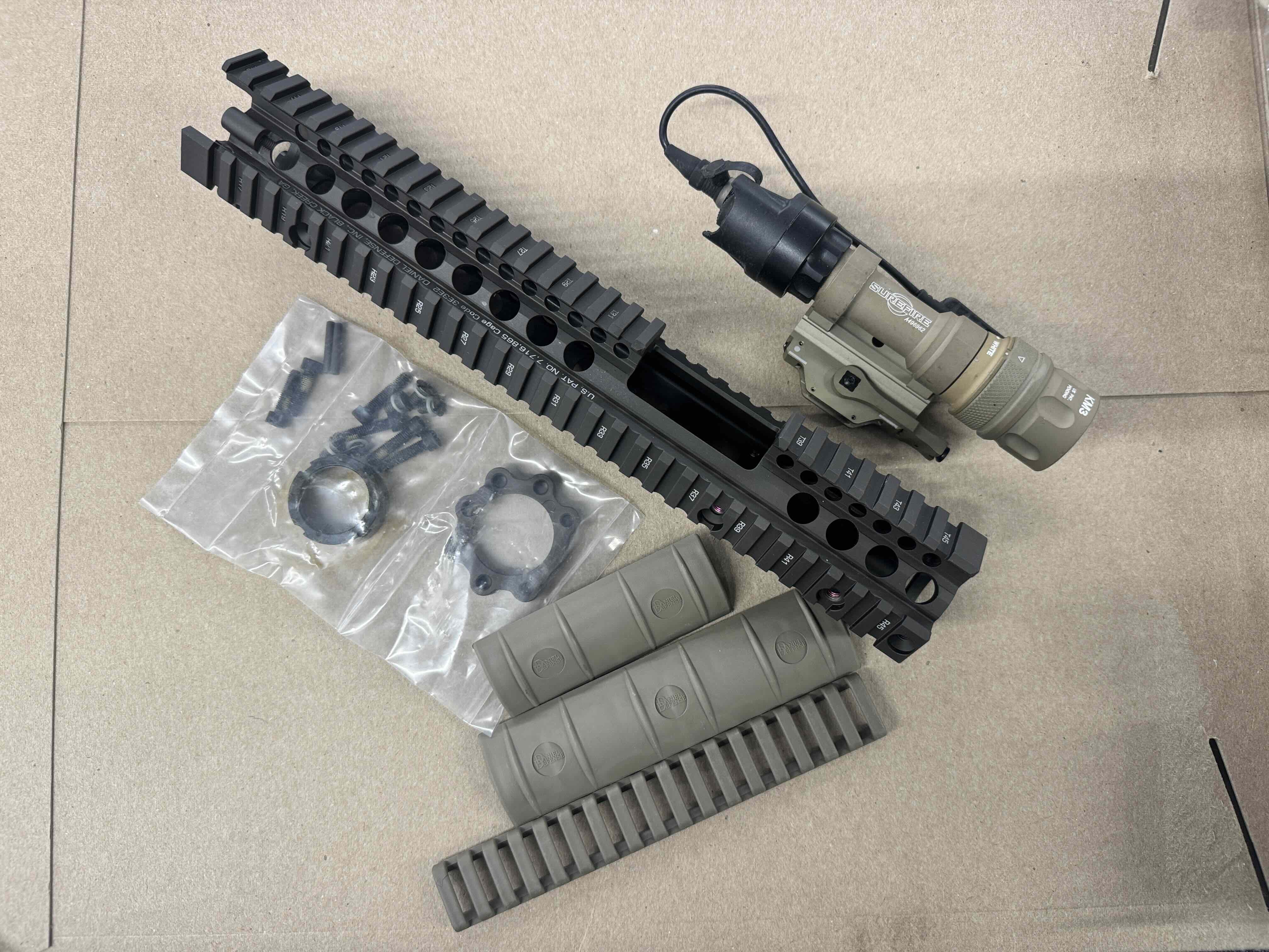 Daniel Defense M4A1 FSP RIS II (FDE) + SUREFIRE M952V